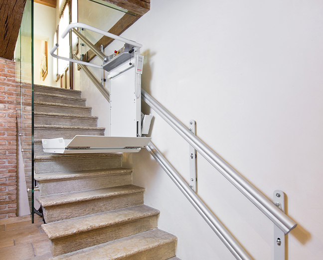 Plataforma Stannah Sharp a subir as escadas