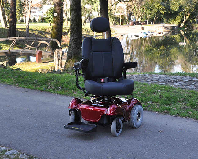 cadeira de rodas com poltrona motorizada confortável