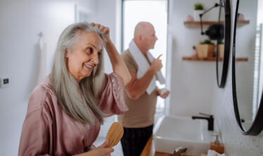 Dicas de segurança no banho para idosos